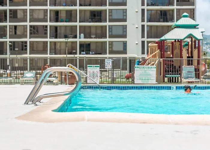 Fabulous Mountain View Condo With Free Parking!