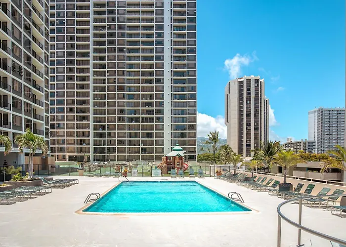 Fabulous Mountain View Condo With Free Parking!